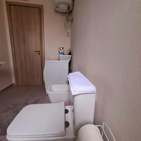 Lägenhet Sofi Condo-close To Port Of Vlorë