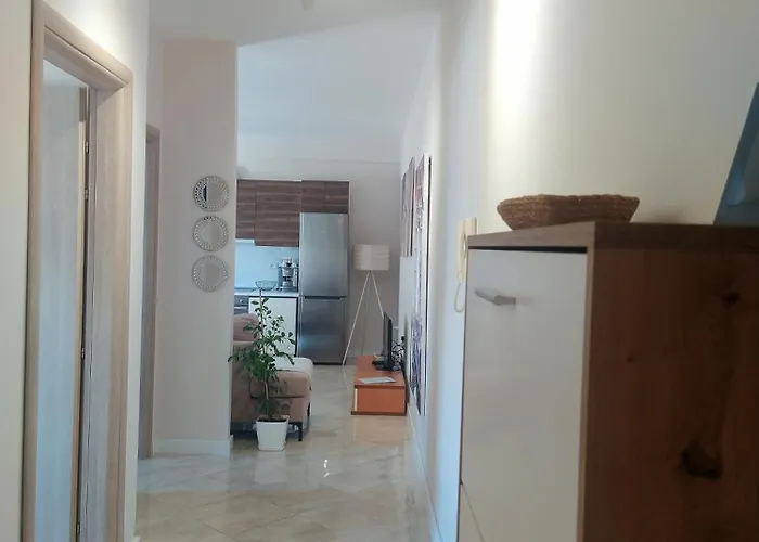 Sofi Condo-close To Port Of