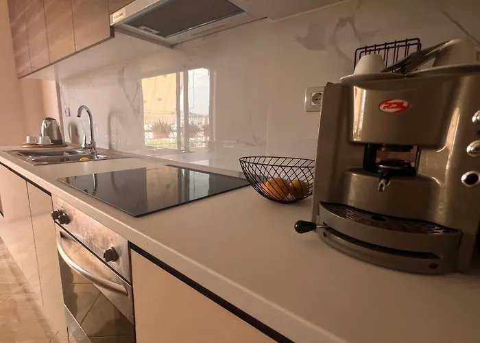 Sofi Condo-close To Port Of